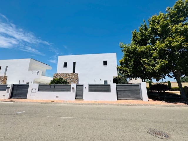 3 bedroom Villa for sale in San Pedro del Pinatar - € 550,000 (Ref: 10032181)