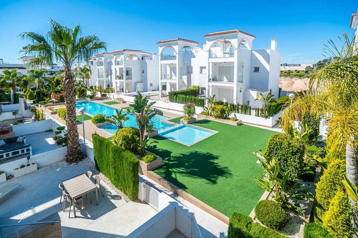 Chalet de 2 habitaciones en Almoradí en venta - 390.000 € (Ref: 10032183)
