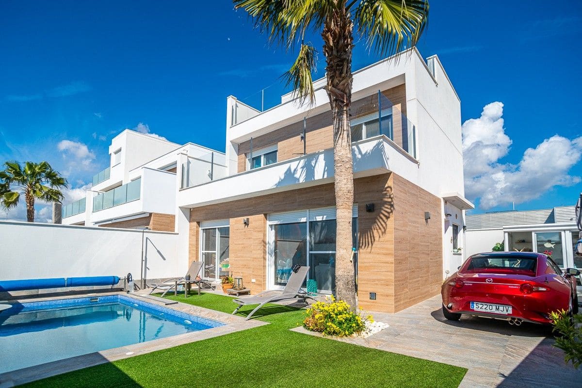 3 slaapkamer Villa te koop in Pilar de la Horadada met zwembad - € 450.000 (Ref: 10032187)