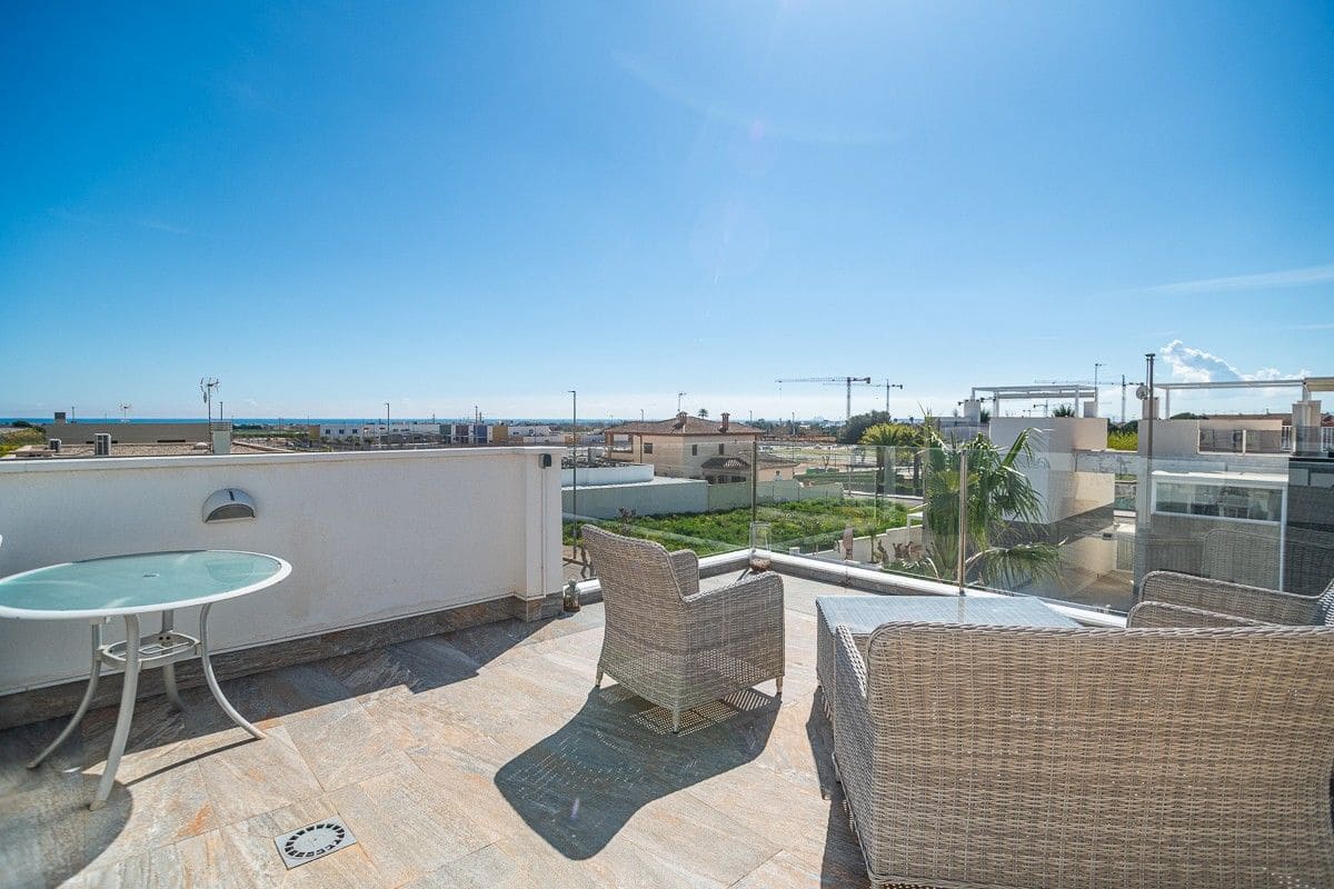 3 slaapkamer Villa te koop in Pilar de la Horadada met zwembad - € 450.000 (Ref: 10032187)