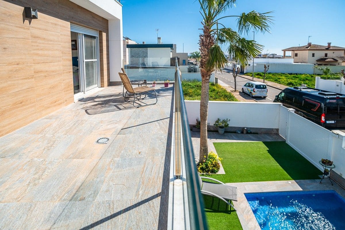 3 slaapkamer Villa te koop in Pilar de la Horadada met zwembad - € 450.000 (Ref: 10032187)