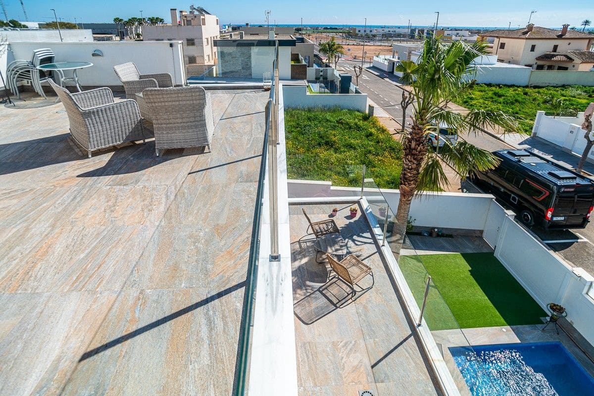 3 slaapkamer Villa te koop in Pilar de la Horadada met zwembad - € 450.000 (Ref: 10032187)