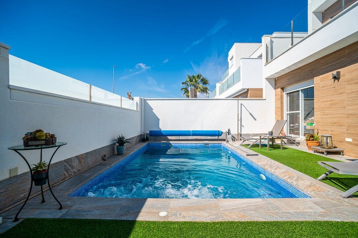 3 slaapkamer Villa te koop in Pilar de la Horadada met zwembad - € 450.000 (Ref: 10032187)
