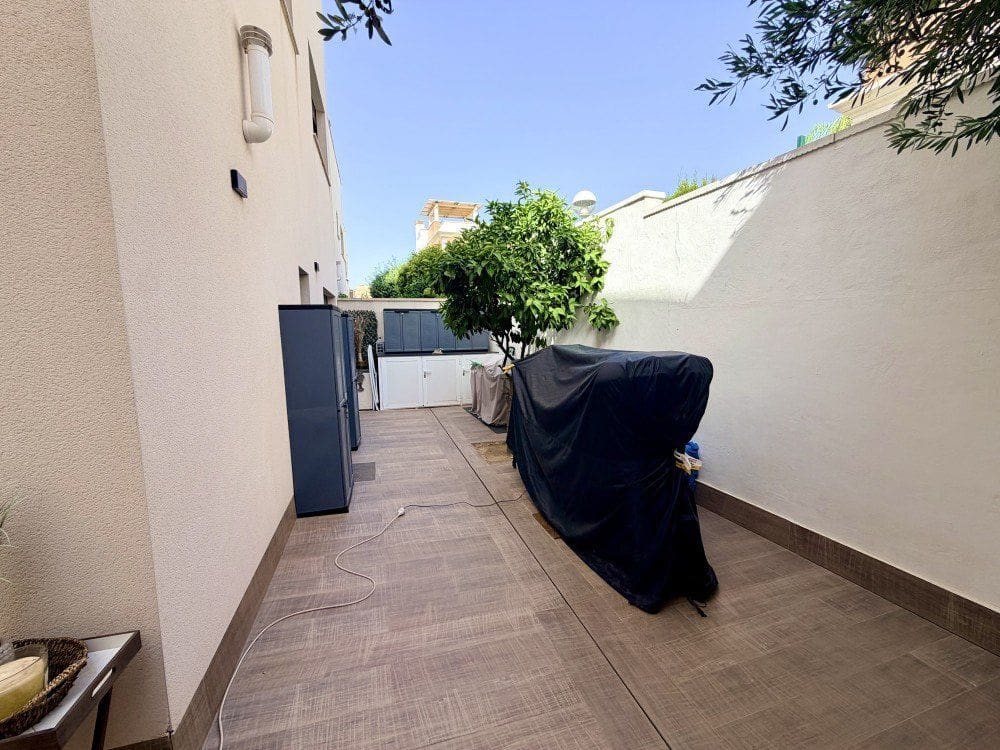 3 soverom Kjedet enebolig til salgs i Rojales med svømmebasseng - € 472 000 (Ref: 10038415)