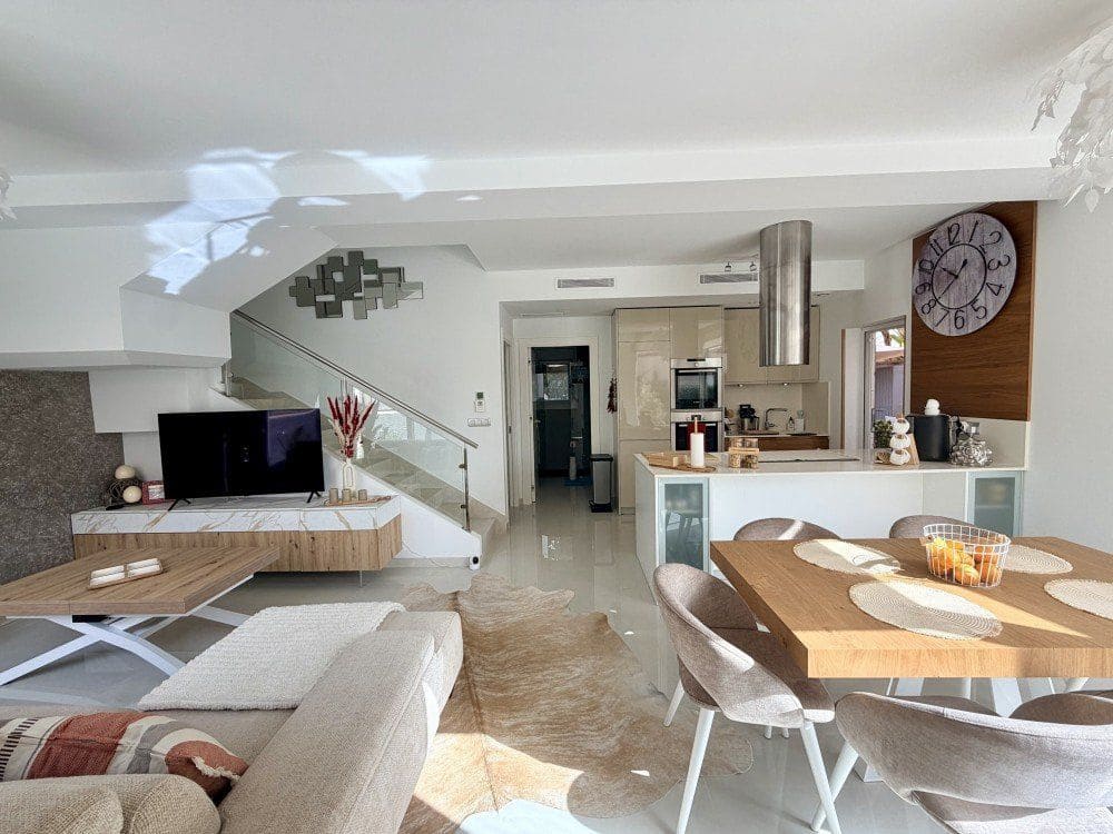 3 soverom Kjedet enebolig til salgs i Rojales med svømmebasseng - € 472 000 (Ref: 10038415)