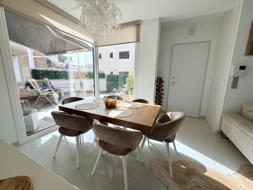 3 soverom Kjedet enebolig til salgs i Rojales med svømmebasseng - € 472 000 (Ref: 10038415)