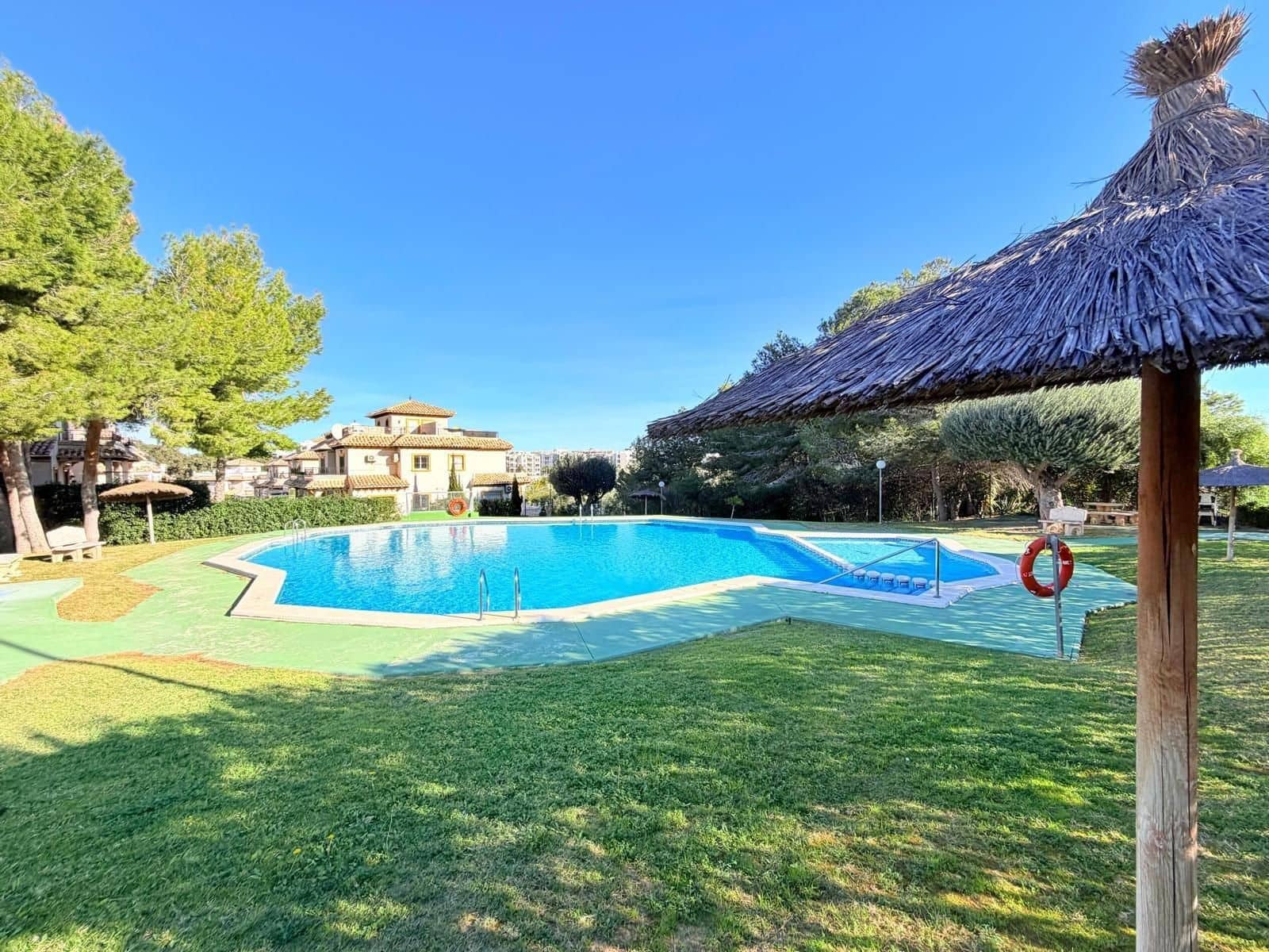 2 camera da letto Villetta a Schiera in vendita in Filipinas con piscina - 220.000 € (Rif: 10038417)