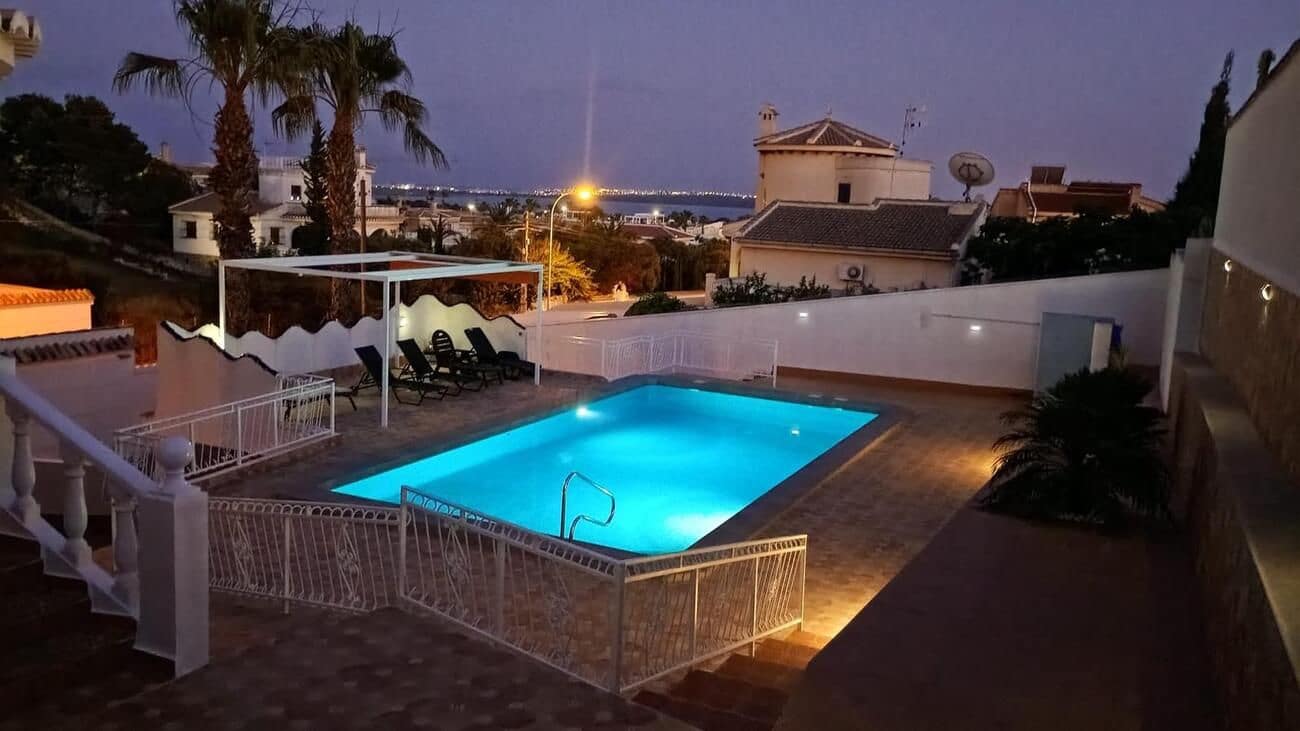 4 bedroom Villa for sale in Almoradi with pool garage - € 629,000 (Ref: 10044929)