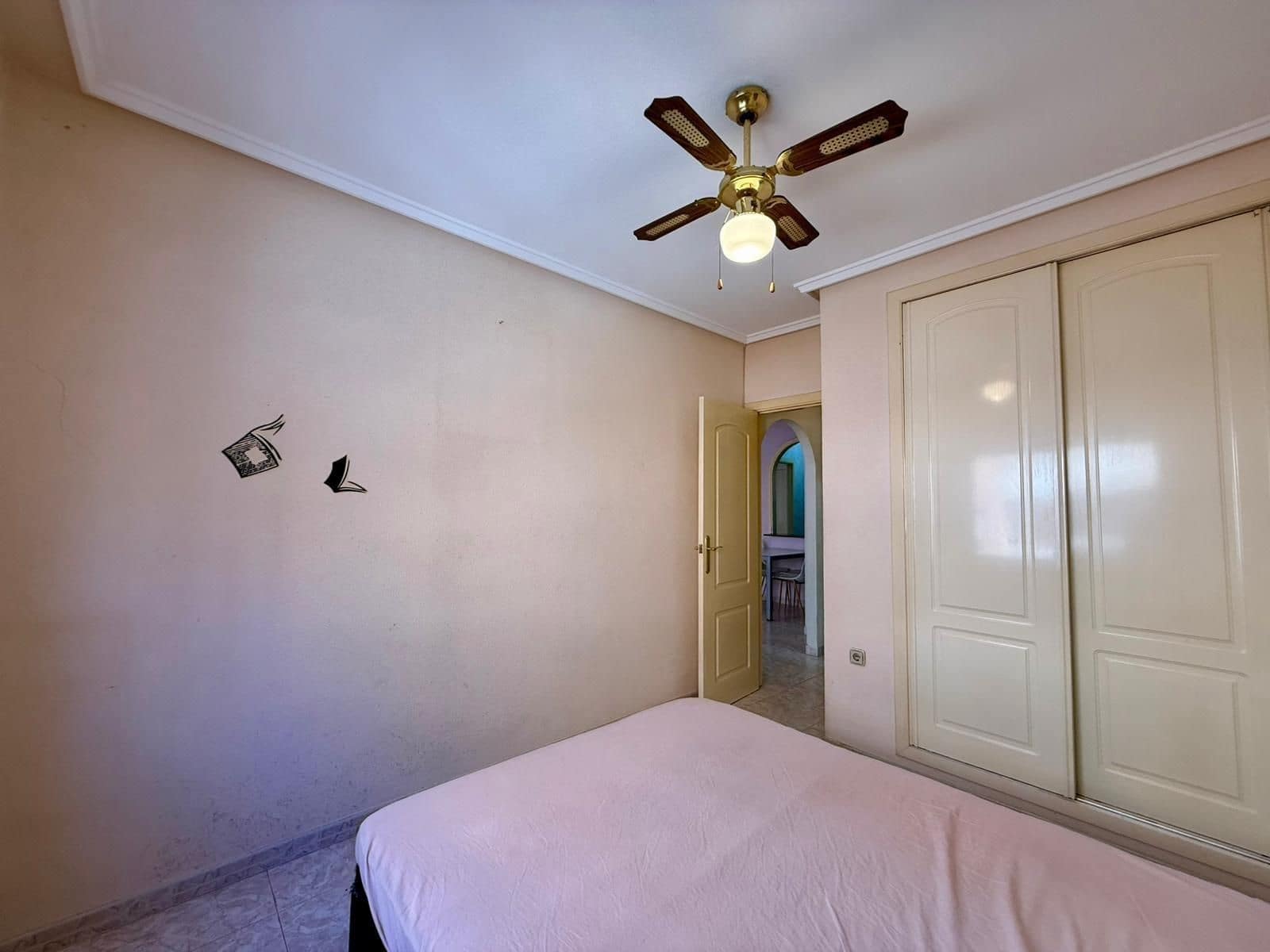 Apartamento de 2 habitaciones en Torrevieja en venta con piscina - 136.900 € (Ref: 10044932)