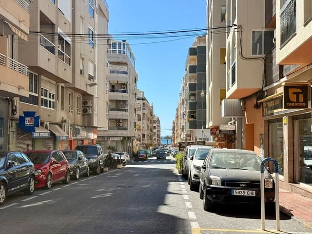 Apartamento de 2 habitaciones en Torrevieja en venta con piscina - 136.900 € (Ref: 10044932)