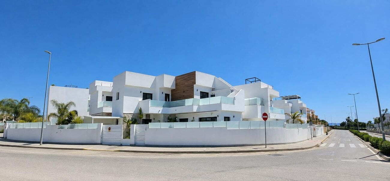 3 bedroom Villa for sale in Los Montesinos with pool - € 420,000 (Ref: 10047461)