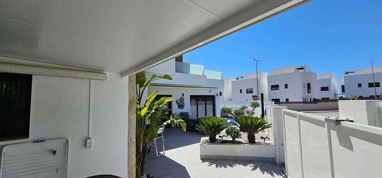 3 bedroom Villa for sale in Los Montesinos with pool - € 420,000 (Ref: 10047461)