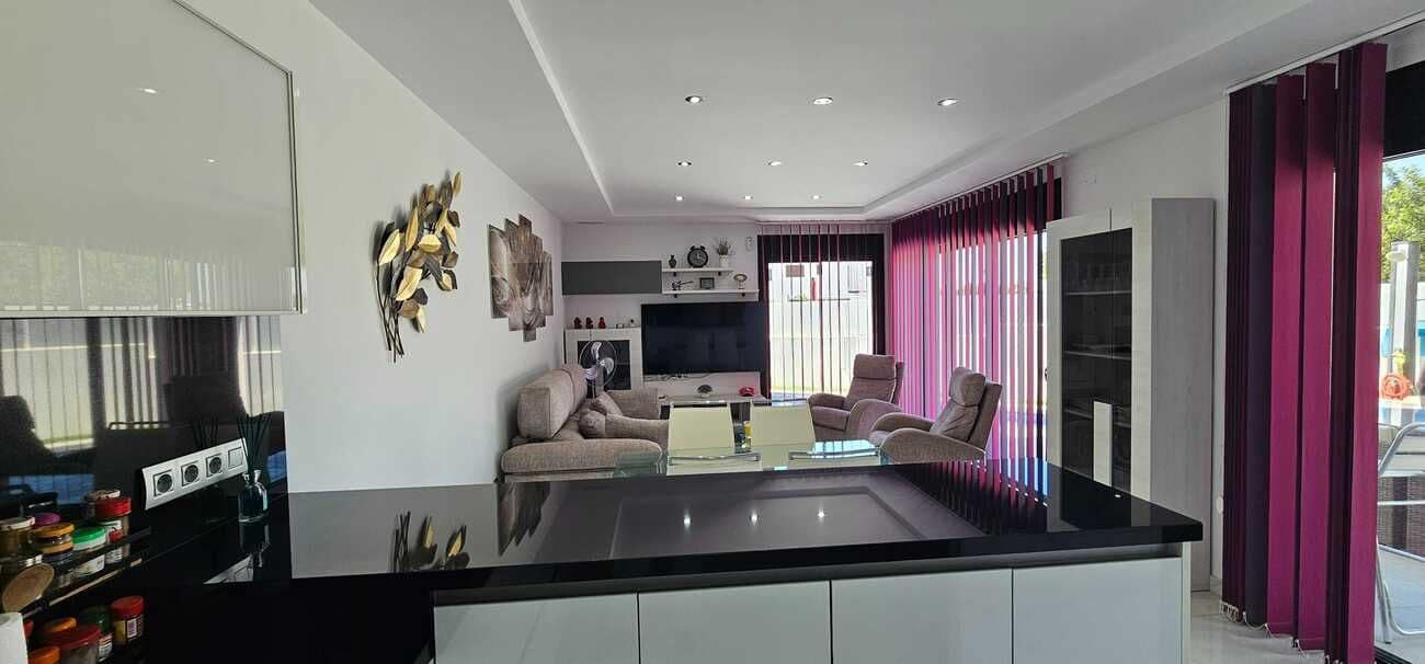 3 bedroom Villa for sale in Los Montesinos with pool - € 420,000 (Ref: 10047461)