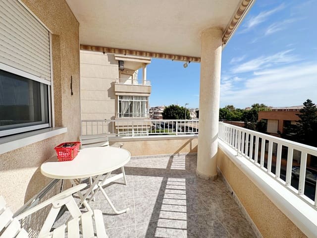 2 makuuhuone Huoneisto myytävänä paikassa Torrevieja mukana uima-altaan 
autotalli - 149 900 € (Ref: 10081405)