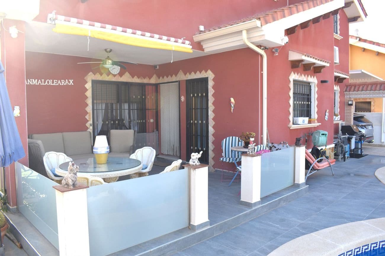 3 sovrum Villa till salu i Guardamar del Segura med pool - 378 000 € (Ref: 10089831)