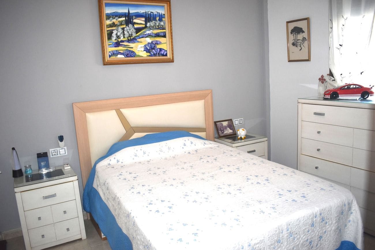 3 sovrum Villa till salu i Guardamar del Segura med pool - 378 000 € (Ref: 10089831)