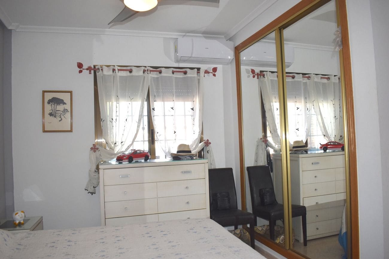3 sovrum Villa till salu i Guardamar del Segura med pool - 378 000 € (Ref: 10089831)
