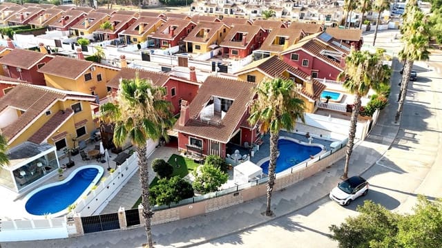 3 sovrum Villa till salu i Guardamar del Segura med pool - 378 000 € (Ref: 10089831)