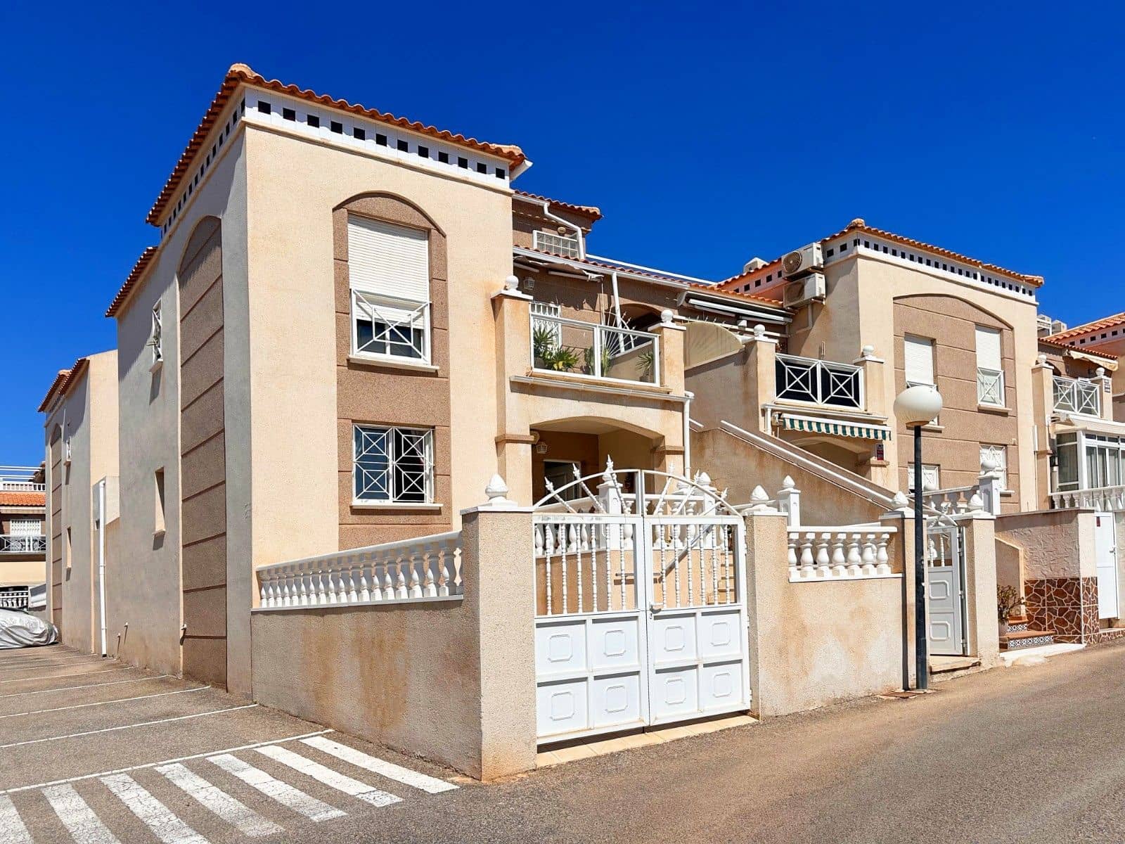 2 bedroom Bungalow for sale in Torrevieja with pool garage - € 179,950 (Ref: 10109810)