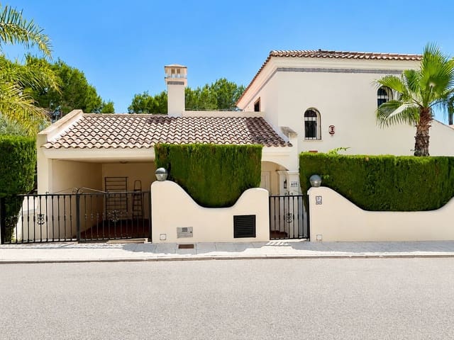 5 camera da letto Villa in vendita in Las Ramblas Golf, Orihuela con piscina garage - 639.000 € (Rif: 10129726)