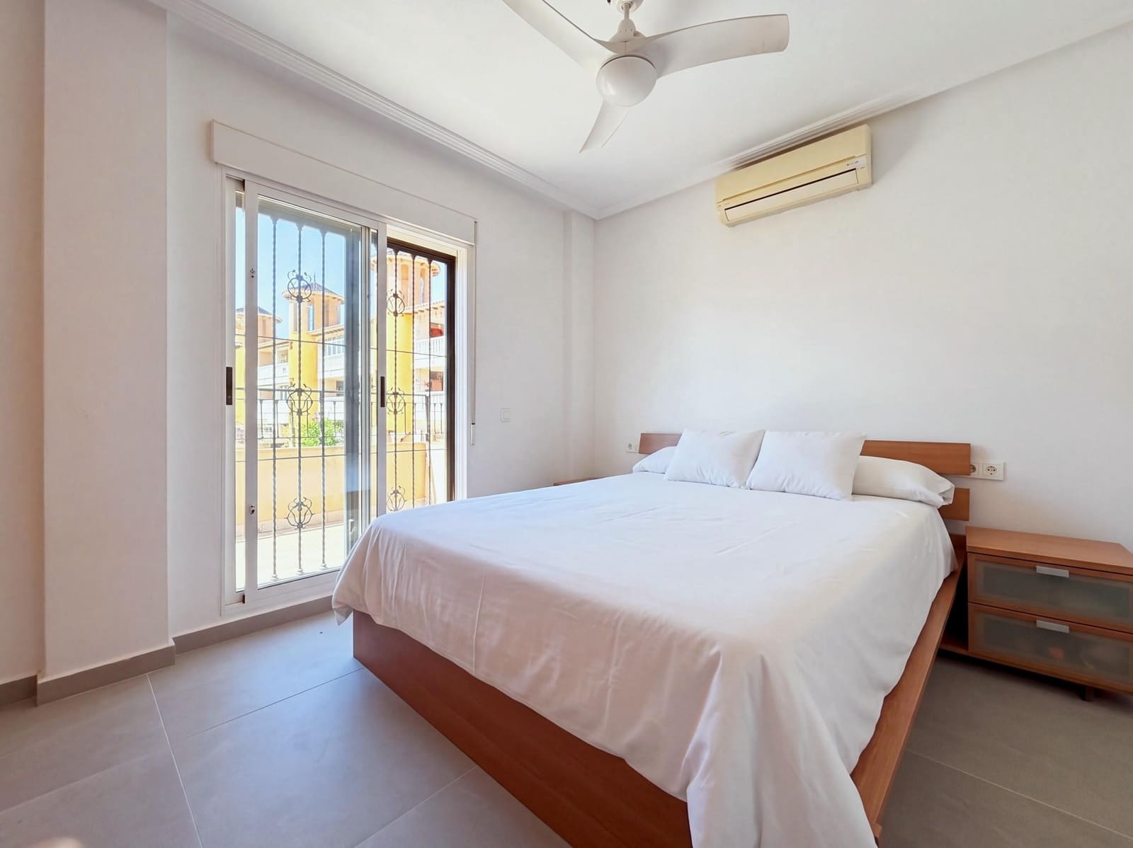 3 sovrum Semi-fristående Villa till salu i La Zenia med pool garage - 285 000 € (Ref: 10130012)