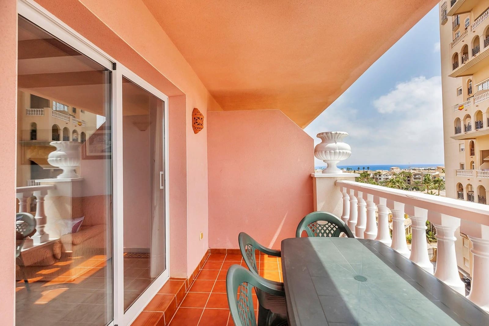 Apartamento de 2 habitaciones en Torrevieja en venta con piscina garaje - 269.500 € (Ref: 10162302)