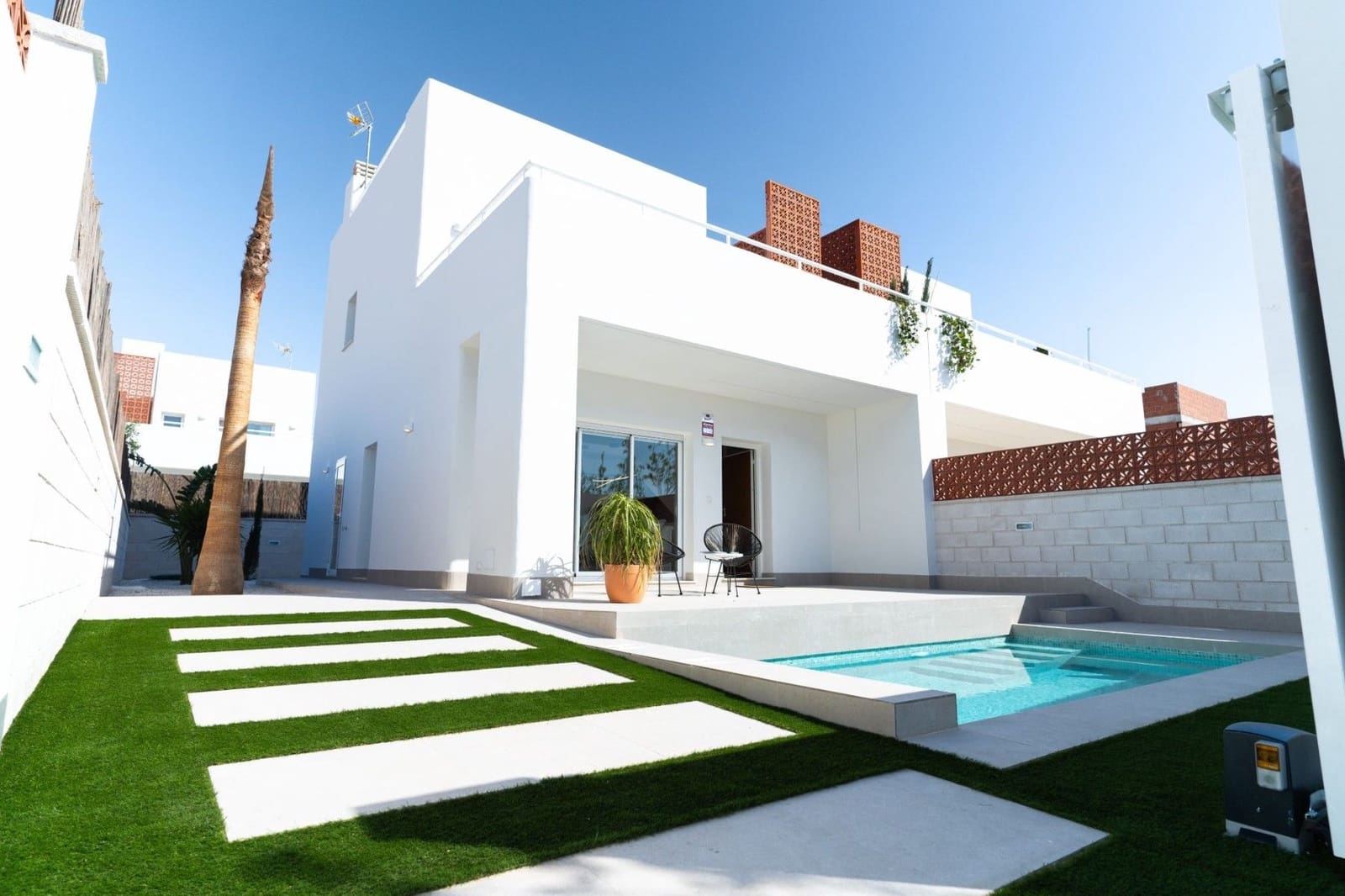 3 bedroom Villa for sale in Pilar de la Horadada with pool - € 548,000 (Ref: 10162323)