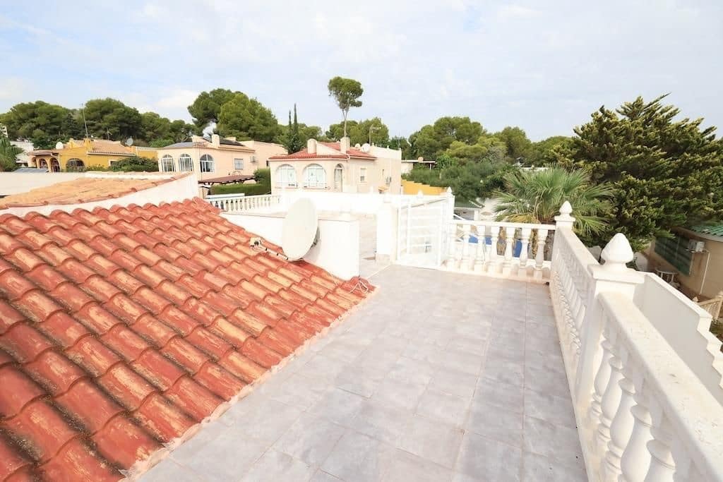 5 soverom Villa til salgs i Torrevieja med svømmebasseng garasje - € 599 000 (Ref: 10162325)