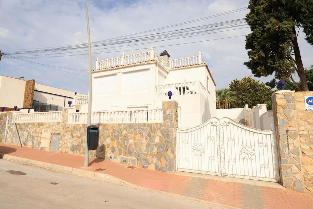 5 soverom Villa til salgs i Torrevieja med svømmebasseng garasje - € 599 000 (Ref: 10162325)