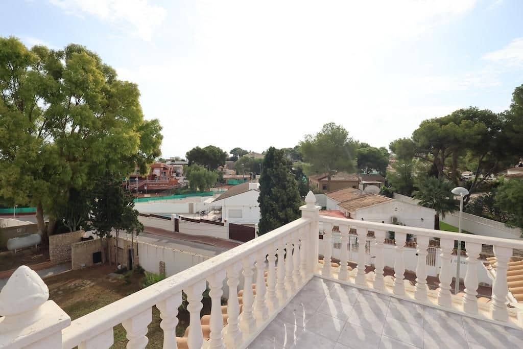 5 soverom Villa til salgs i Torrevieja med svømmebasseng garasje - € 599 000 (Ref: 10162325)