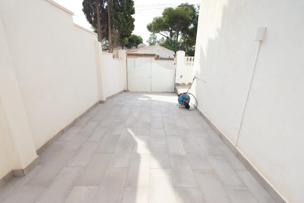 5 soverom Villa til salgs i Torrevieja med svømmebasseng garasje - € 599 000 (Ref: 10162325)