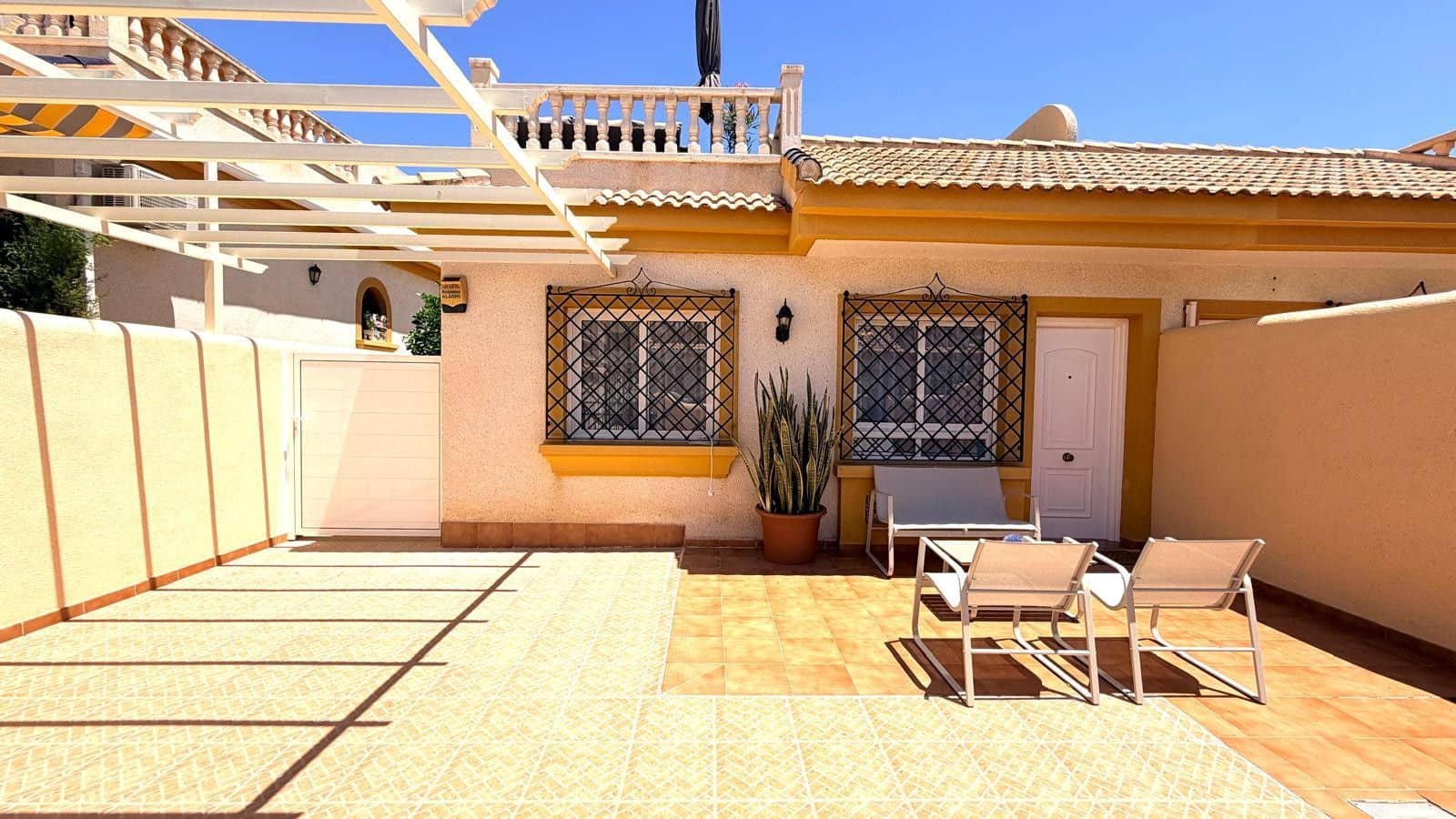 2 soveværelse Semi-Rækkehus til salg i Los Montesinos med swimmingpool garage - € 168.000 (Ref: 10162336)