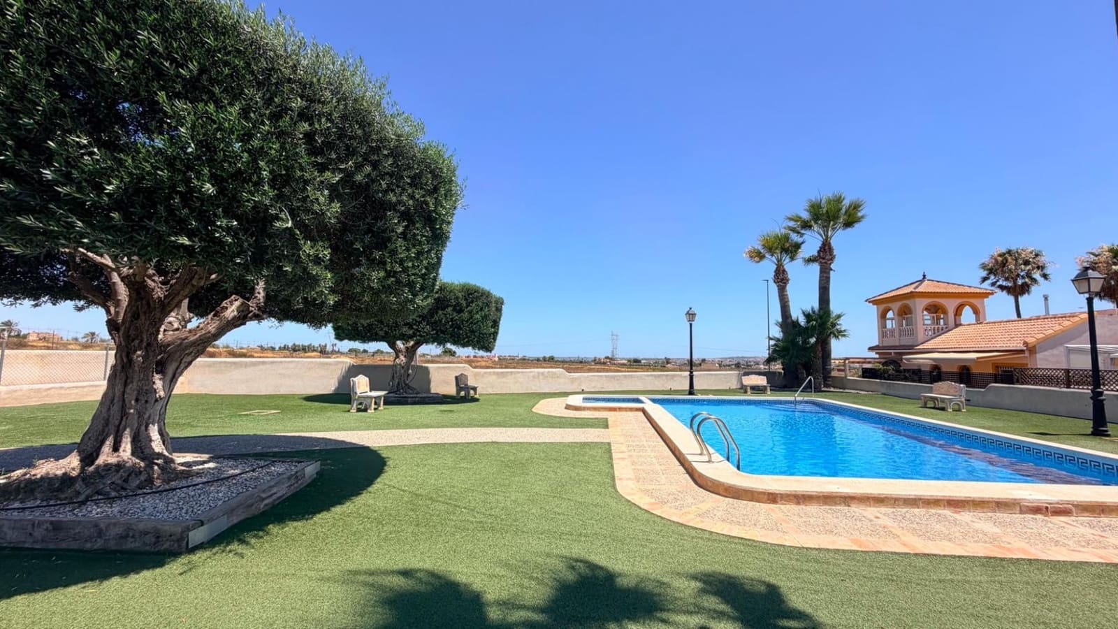 2 soveværelse Semi-Rækkehus til salg i Los Montesinos med swimmingpool garage - € 168.000 (Ref: 10162336)