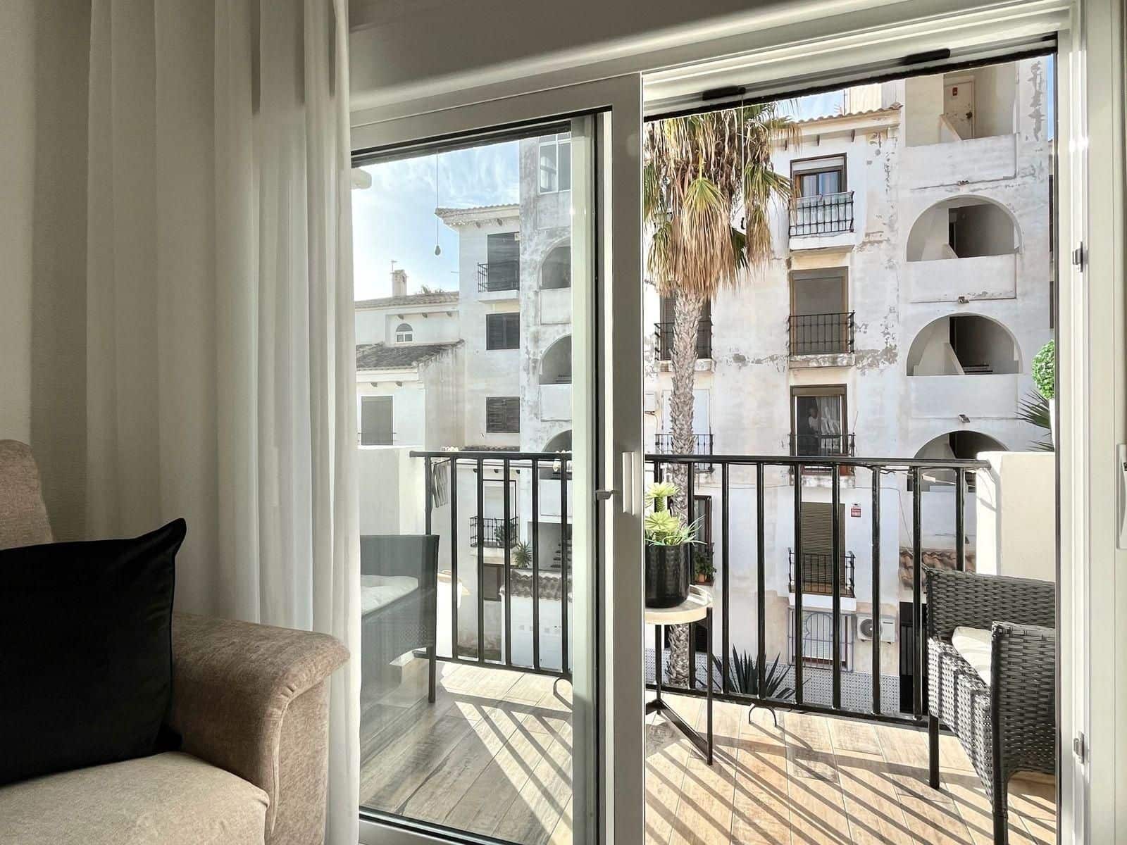 Apartamento de 1 habitación en Torrevieja en venta con piscina - 129.900 € (Ref: 10174091)