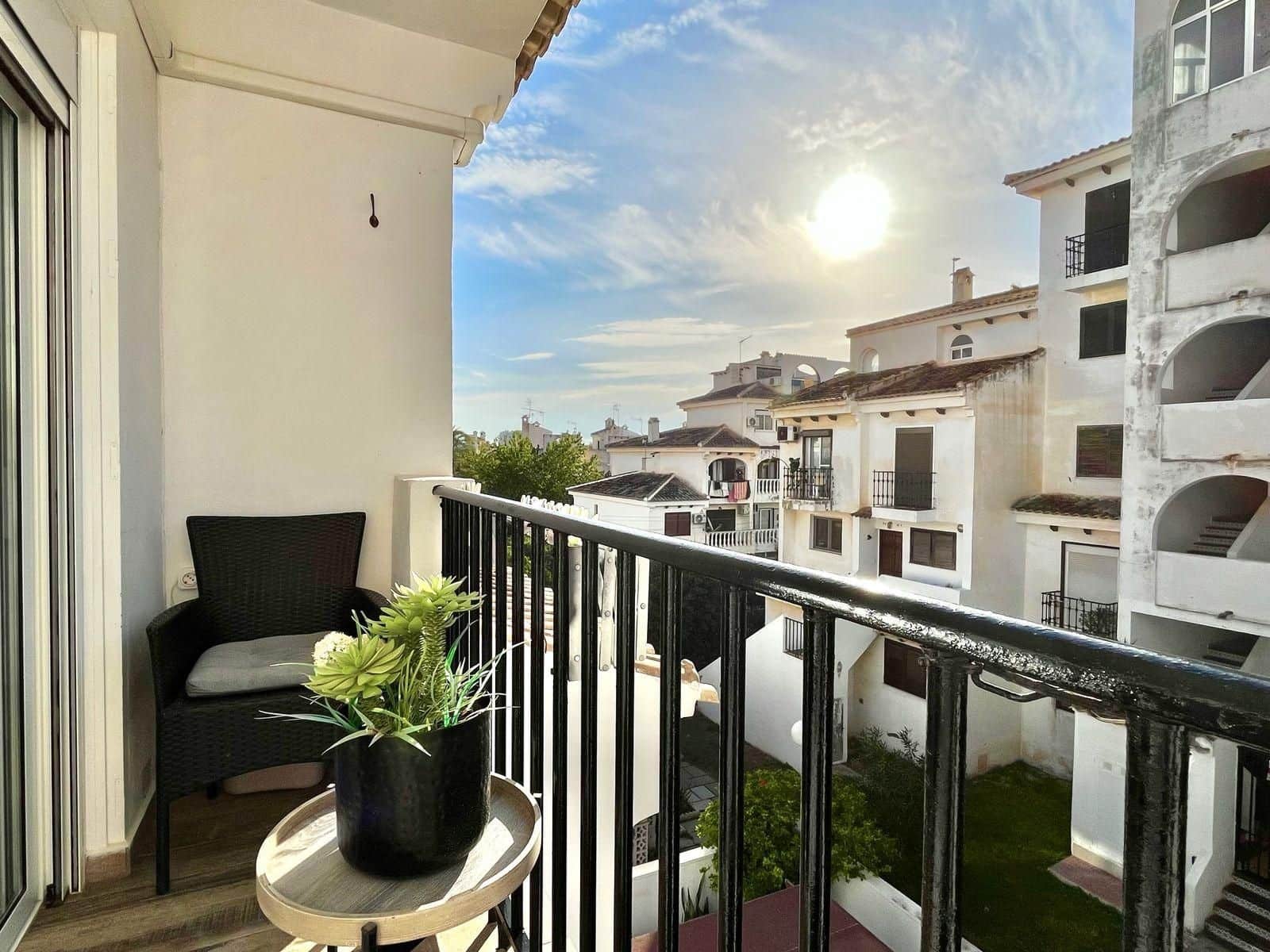 Apartamento de 1 habitación en Torrevieja en venta con piscina - 129.900 € (Ref: 10174091)