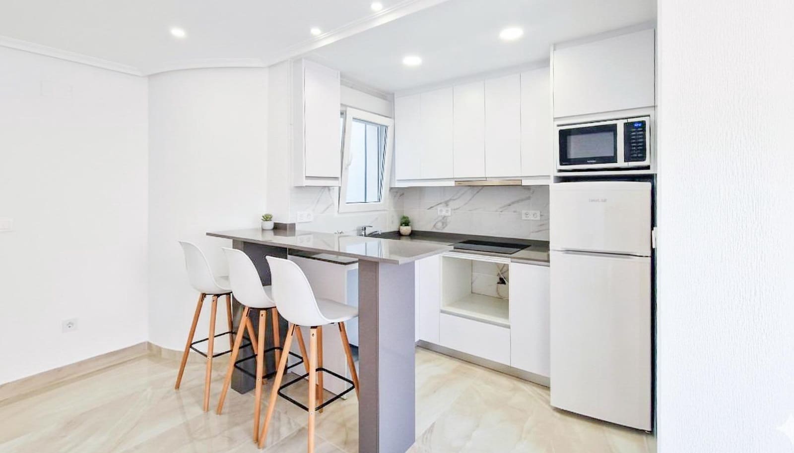 2 makuuhuone Kattohuoneisto myytävänä paikassa Torrevieja mukana 
autotalli - 220 000 € (Ref: 9537413)