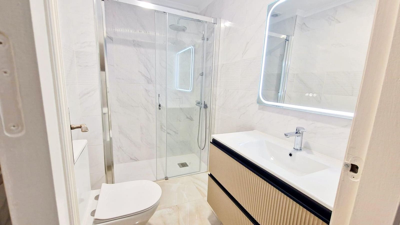 2 makuuhuone Kattohuoneisto myytävänä paikassa Torrevieja mukana 
autotalli - 220 000 € (Ref: 9537413)