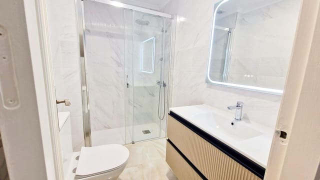 2 makuuhuone Kattohuoneisto myytävänä paikassa Centro, Torrevieja mukana 
autotalli - 220 000 € (Ref: 9537413)