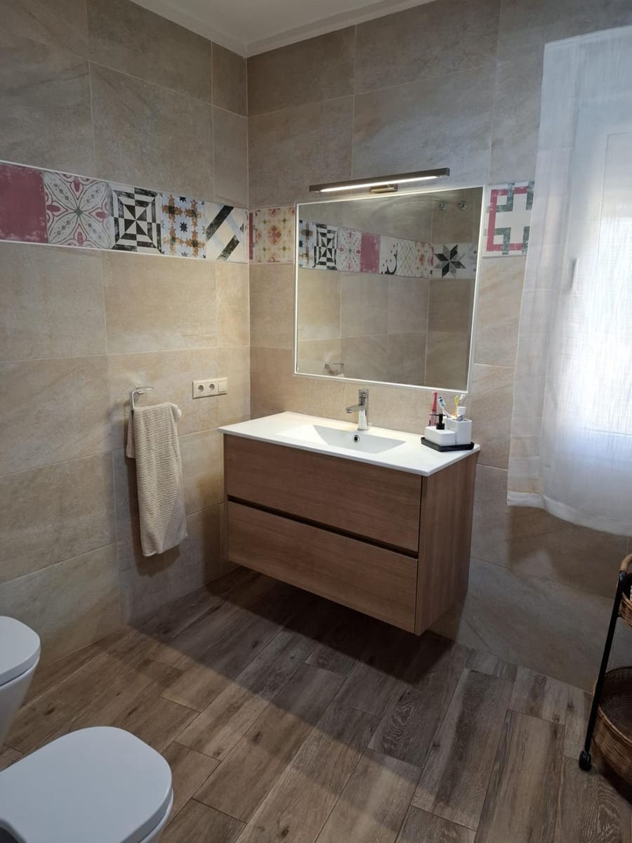 3 sypialnia Willa na sprzedaż w Torrevieja z basenem garażem - 299 995 € (Ref: 9537420)