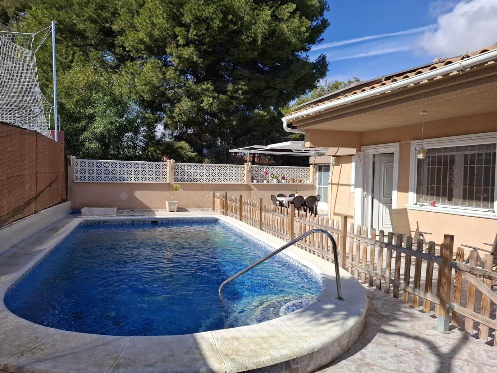 3 sypialnia Willa na sprzedaż w Torrevieja z basenem garażem - 299 995 € (Ref: 9537420)
