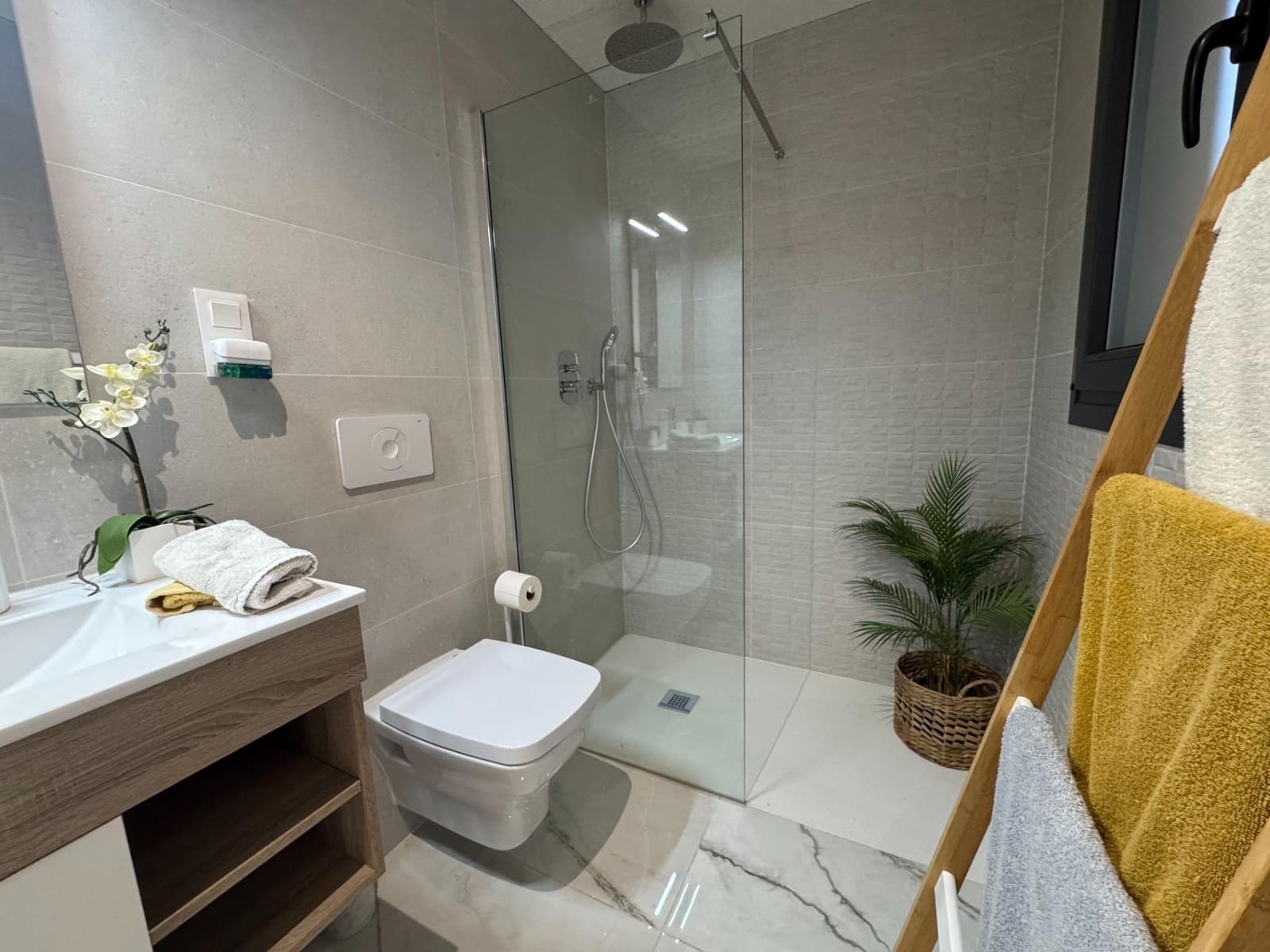 2 bedroom Apartment for sale in Las Mimosas with pool garage - € 262,000 (Ref: 9541259)