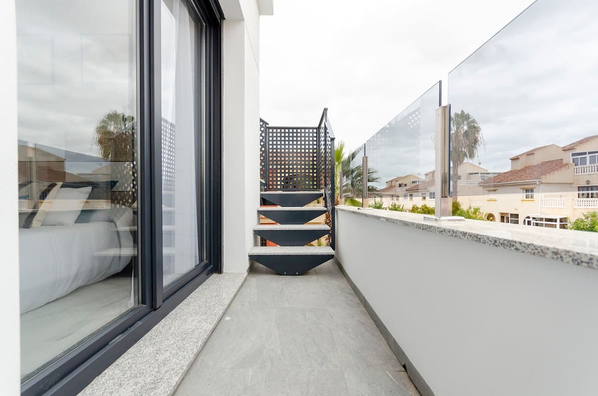 3 chambre Villa/Maison à vendre à Torrevieja avec piscine garage - 424 000 € (Ref: 9541310)