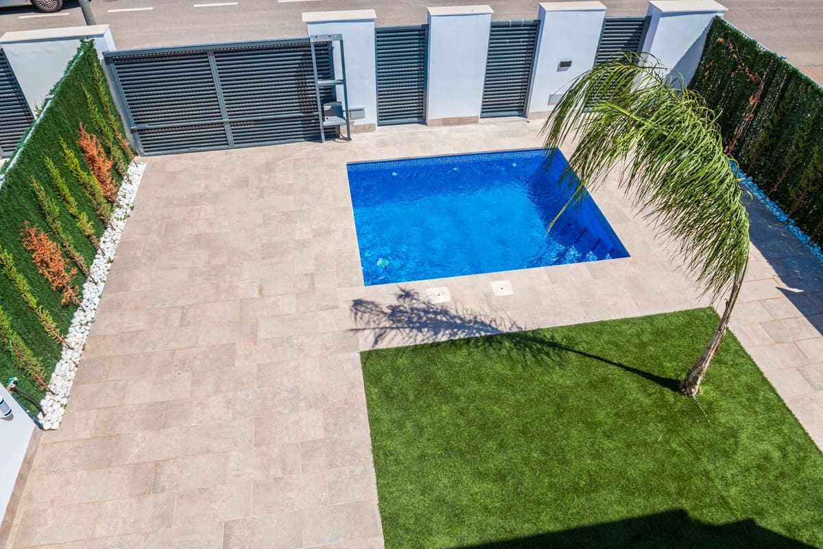 Chalet de 3 habitaciones en Los Alcázares en venta con piscina garaje - 445.000 € (Ref: 9541335)