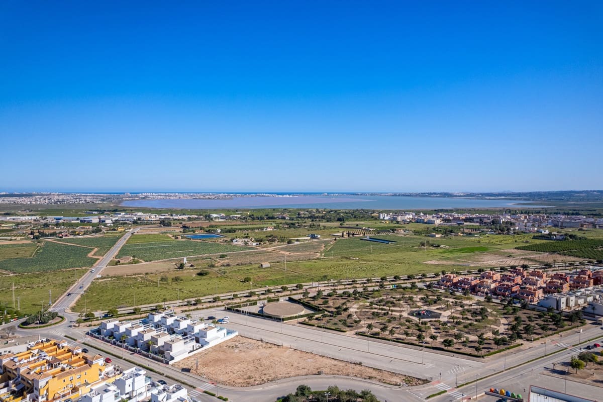 3 sypialnia Willa na sprzedaż w Los Montesinos z basenem garażem - 485 000 € (Ref: 9541351)