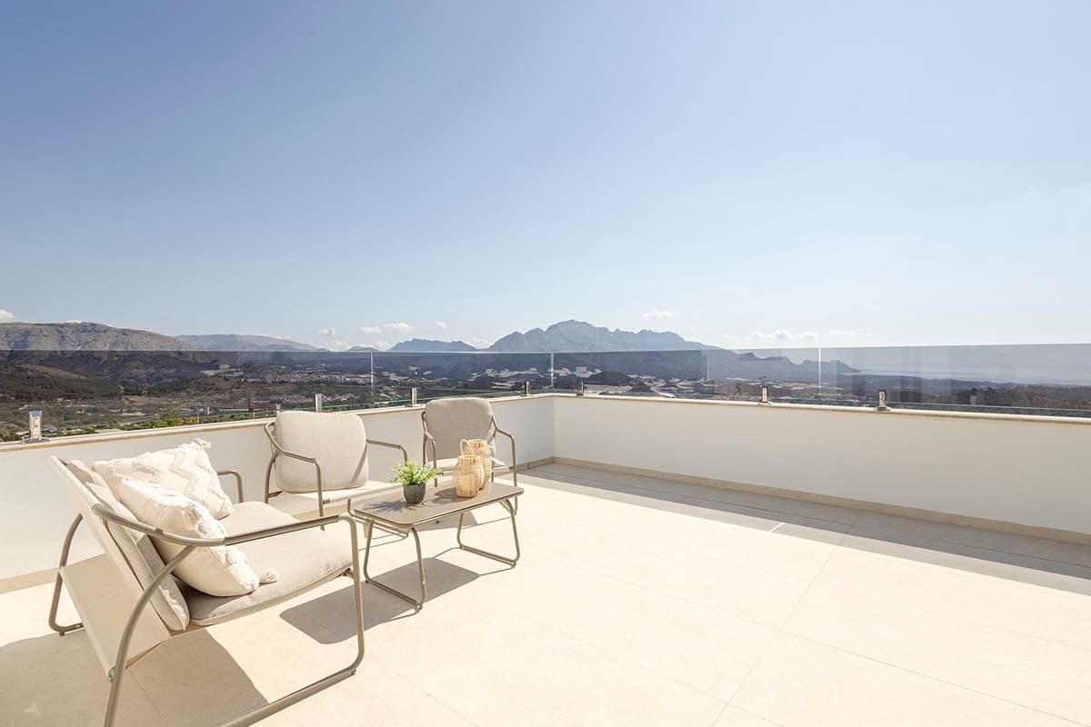 Chalet de 3 habitaciones en Polop en venta con piscina garaje - 598.000 € (Ref: 9541374)