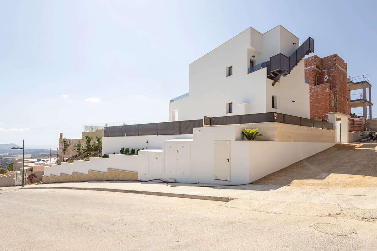 Chalet de 3 habitaciones en Polop en venta con piscina garaje - 598.000 € (Ref: 9541374)