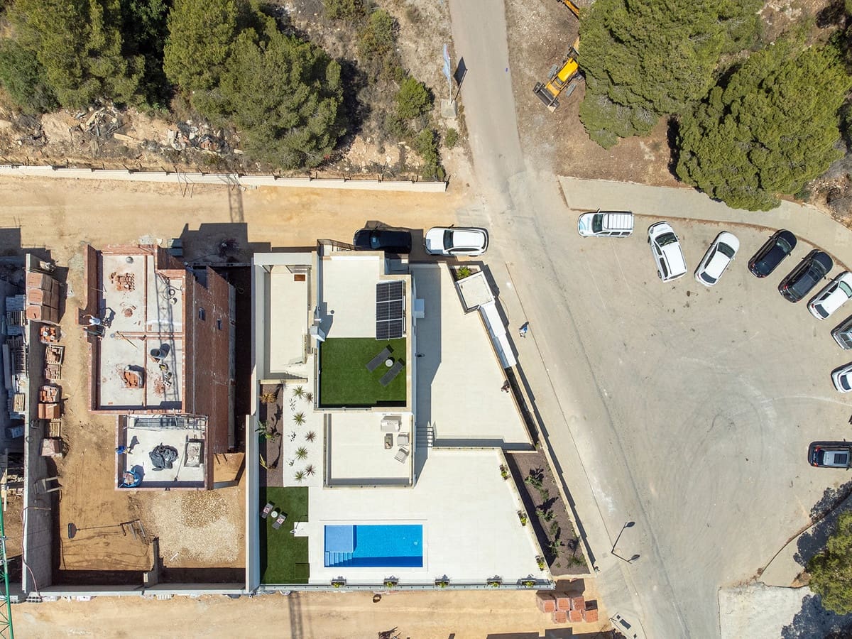 Chalet de 3 habitaciones en Polop en venta con piscina garaje - 598.000 € (Ref: 9541374)