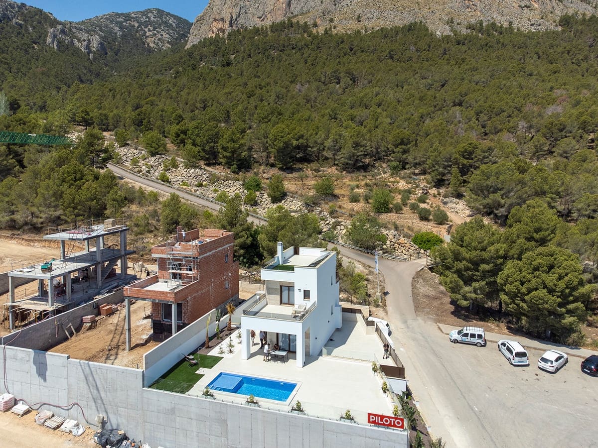 Chalet de 3 habitaciones en Polop en venta con piscina garaje - 598.000 € (Ref: 9541374)