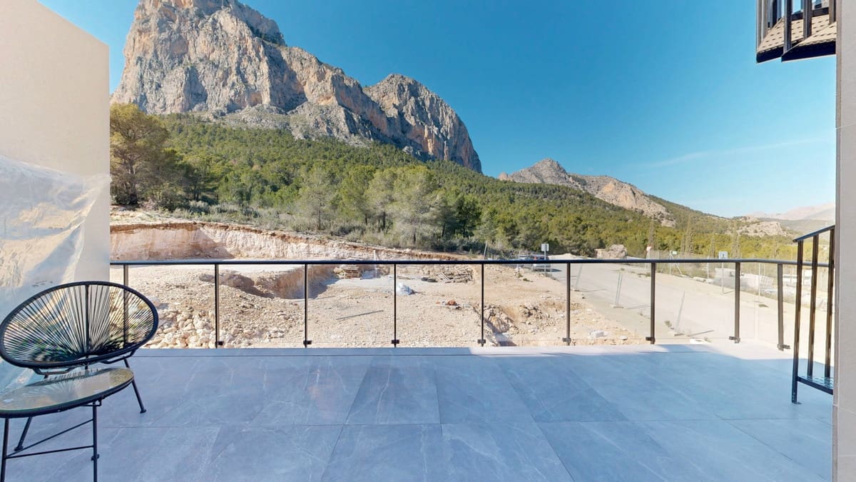 Adosado de 3 habitaciones en Polop en venta con piscina garaje - 528.125 € (Ref: 9541385)