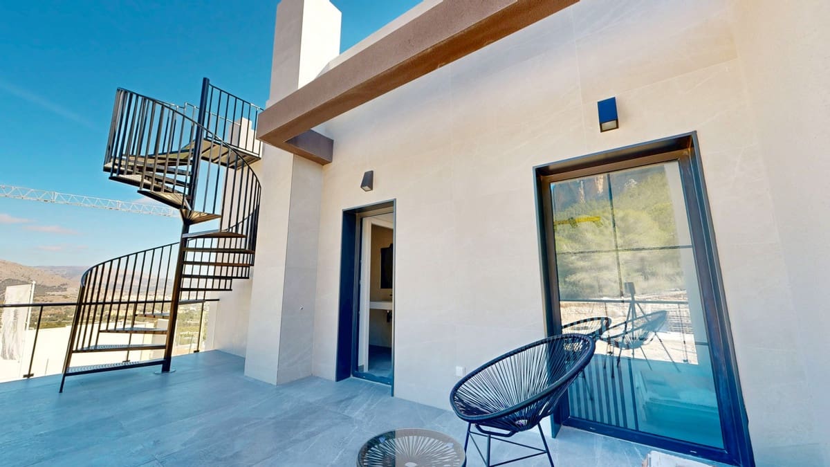 Adosado de 3 habitaciones en Polop en venta con piscina garaje - 528.125 € (Ref: 9541385)